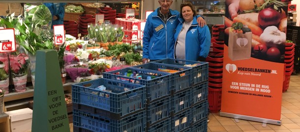 Ben Noordermeer en Marjon Tolhuis in actie voor de Voedselbank